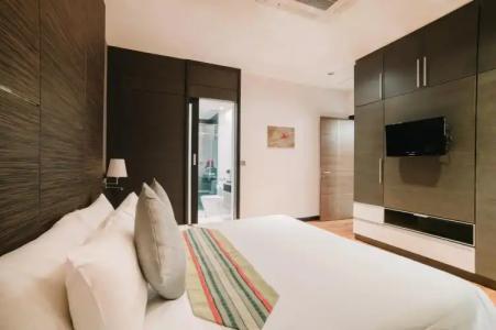 The Vertical Suite - 33