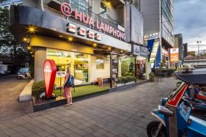 At Hua Lamphong Hotel, Bangkok