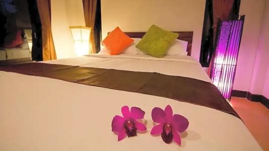 The Sylvana Pai - 60