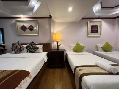 Pha Thai House - 2