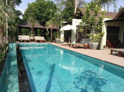 Baan Klang Aow Beach Resort