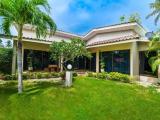 Deluxe Villa beachfront