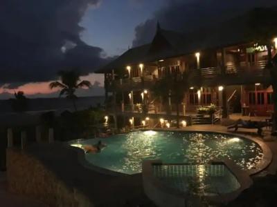 Sea Rock Resort - 17