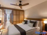 Suite with pool view