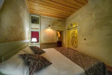 Takaev Cave House - 80