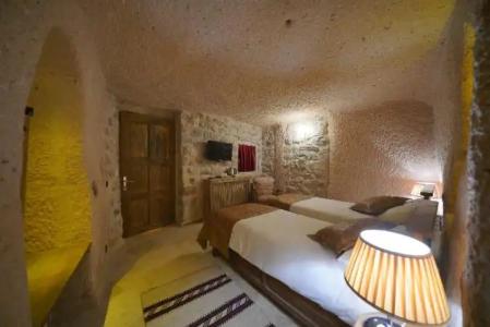 Takaev Cave House - 28