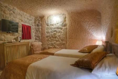 Takaev Cave House - 116