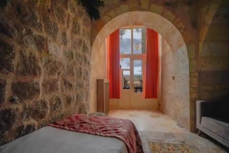 Takaev Cave House - 126