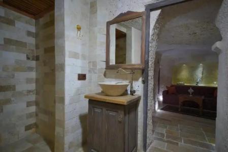 Takaev Cave House - 34