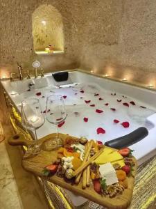 Takaev Cave House - 67