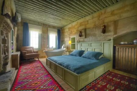 Takaev Cave House - 120