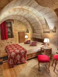 Takaev Cave House - 54