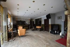 Anerissa Hotel, Icmeler