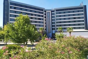 Buyuk Saruhan Hotel, Magnesia