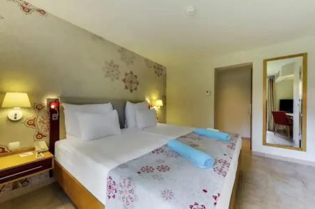 ROBINSON CAMYUVA - Adults only - 133