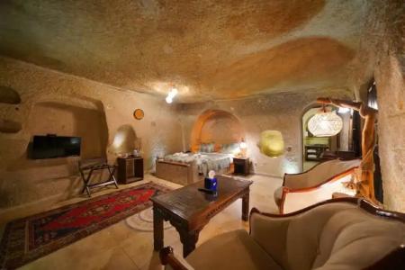 Shoestring Cave House - 233