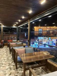 Elite Cave Suites - 32