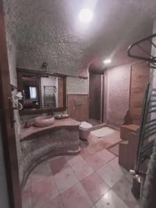 Local Cave House - 77