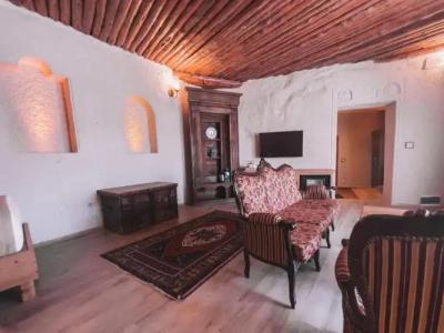 Local Cave House - 35