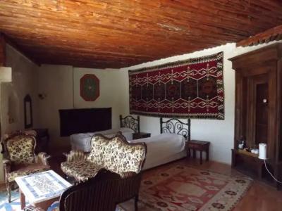 Local Cave House - 11