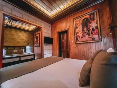 Local Cave House - 90