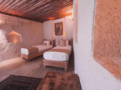 Local Cave House - 83