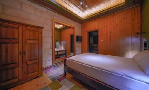 Local Cave House - 104