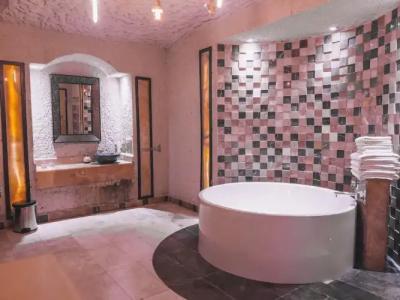 Local Cave House - 126