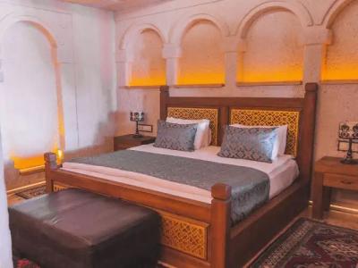 Local Cave House - 116