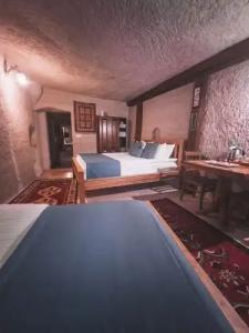 Local Cave House - 70