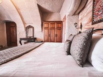 Local Cave House - 26