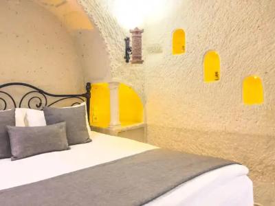 Local Cave House - 32