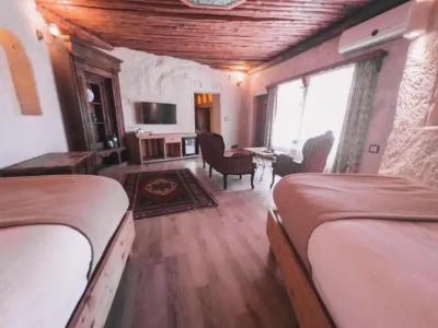 Local Cave House - 84