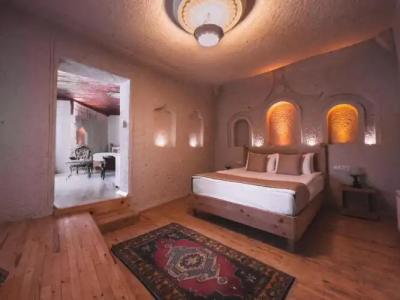 Local Cave House - 80