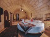 Honeymoon Cave Suite with view