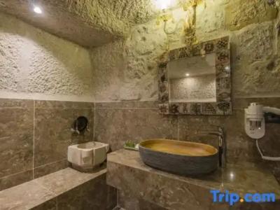 The Dorm Cave By Travellers - 190