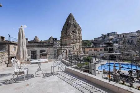 The Dorm Cave By Travellers - 50