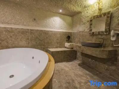 The Dorm Cave By Travellers - 192