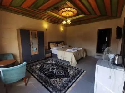 Falcon Cave Suites - 109