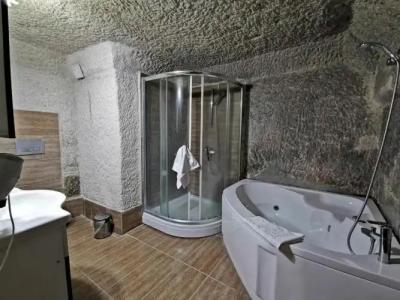 Falcon Cave Suites - 121