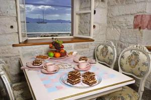 Lola 38 Hotel, Foca