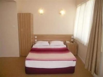 Status - Bed & Breakfast - 2