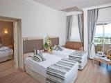 Family Quadruple room with land view