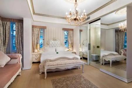 Elegance East - 114