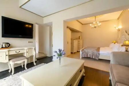 Elegance East - 105