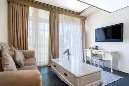 Elegance East - 106