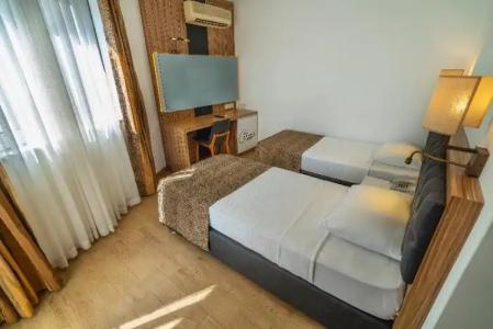 Kleopatra Celine - 104