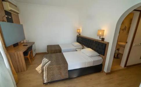 Kleopatra Celine - 100