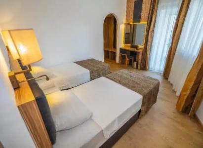 Kleopatra Celine - 110