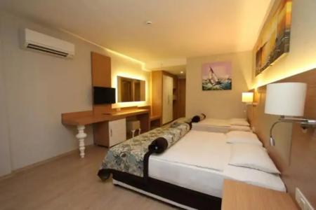 Blue Wave Suite - 105